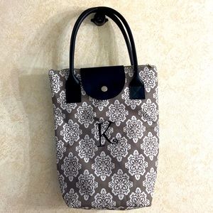 Thermal wine tote for 2 bottles. Letter K embroidered.